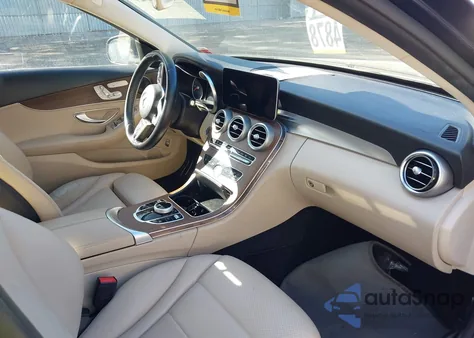 2020 Mercedes-Benz C 300 4Matic z USA, uszkodzony, nr VIN WDDWF8EB9LR561644